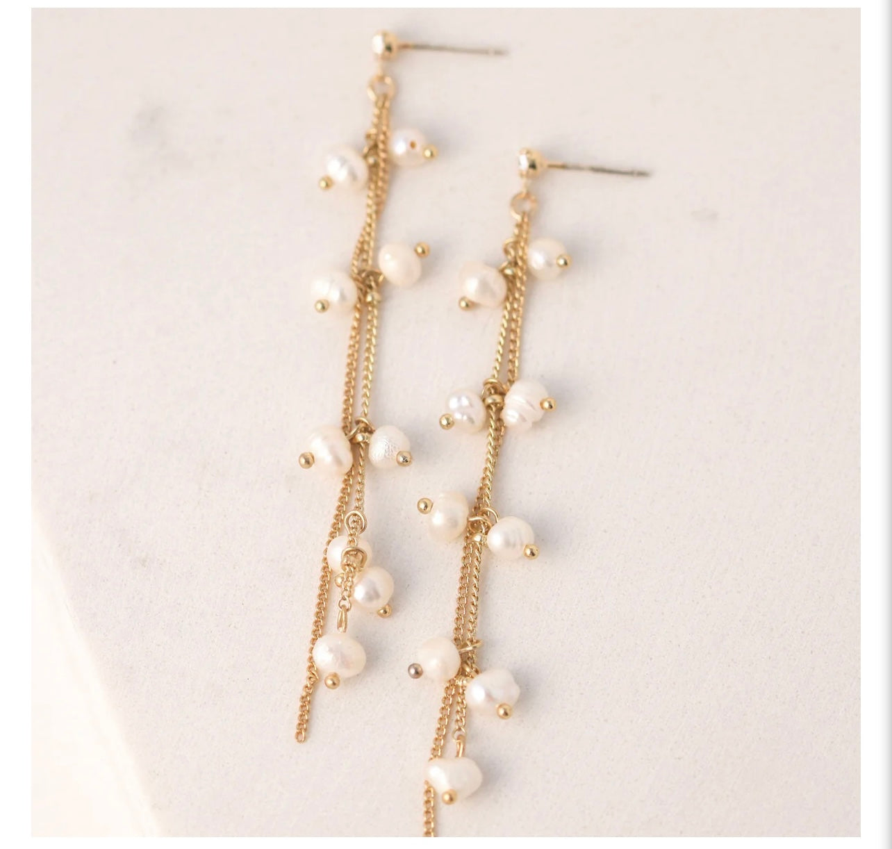 Lover’s Tempo - Dot Pearl Earrings