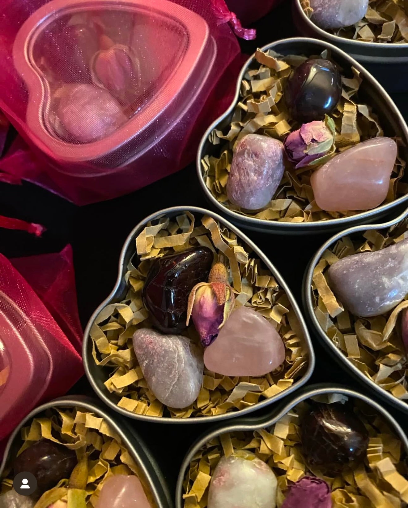 Lek Design - Heart Tin with Rose Quartz, Garnet and Pink Tourmaline