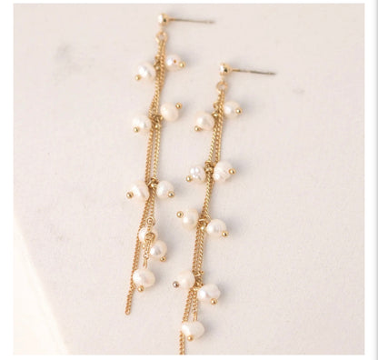 Lover’s Tempo - Dot Pearl Earrings