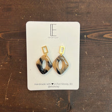 Load image into Gallery viewer, Eh Oh Clay - Dangle earrings

