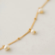 Load image into Gallery viewer, Lover’s Tempo - Dot Pearl Necklace
