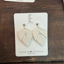 Load image into Gallery viewer, Eh Oh Clay - Dangle earrings
