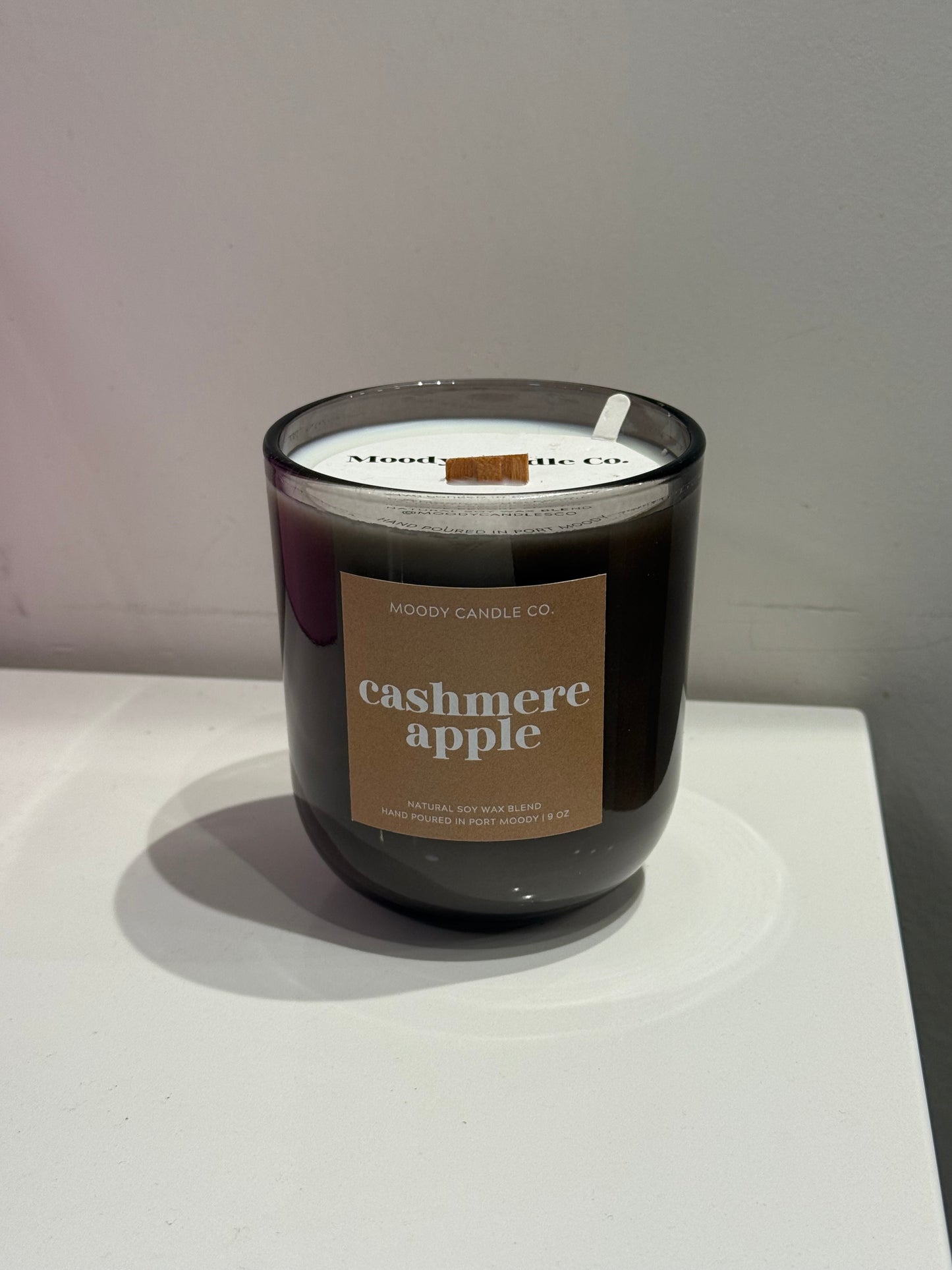 Moody Candle Co. - Cashmere Apple